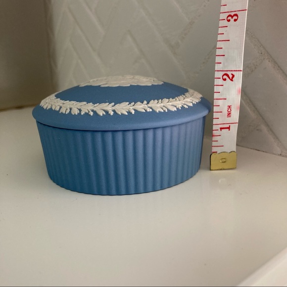 Wedgwood Jasperware Trinket Box - Picture 4 of 9